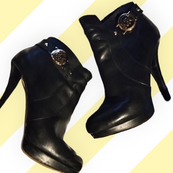 MICHAEL KORS S  Wyatt logo Stiletto 5" heel booties - Picture 2 of 3